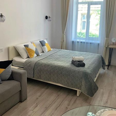 Iris Apartment On Popovich Львов Экстерьер фото