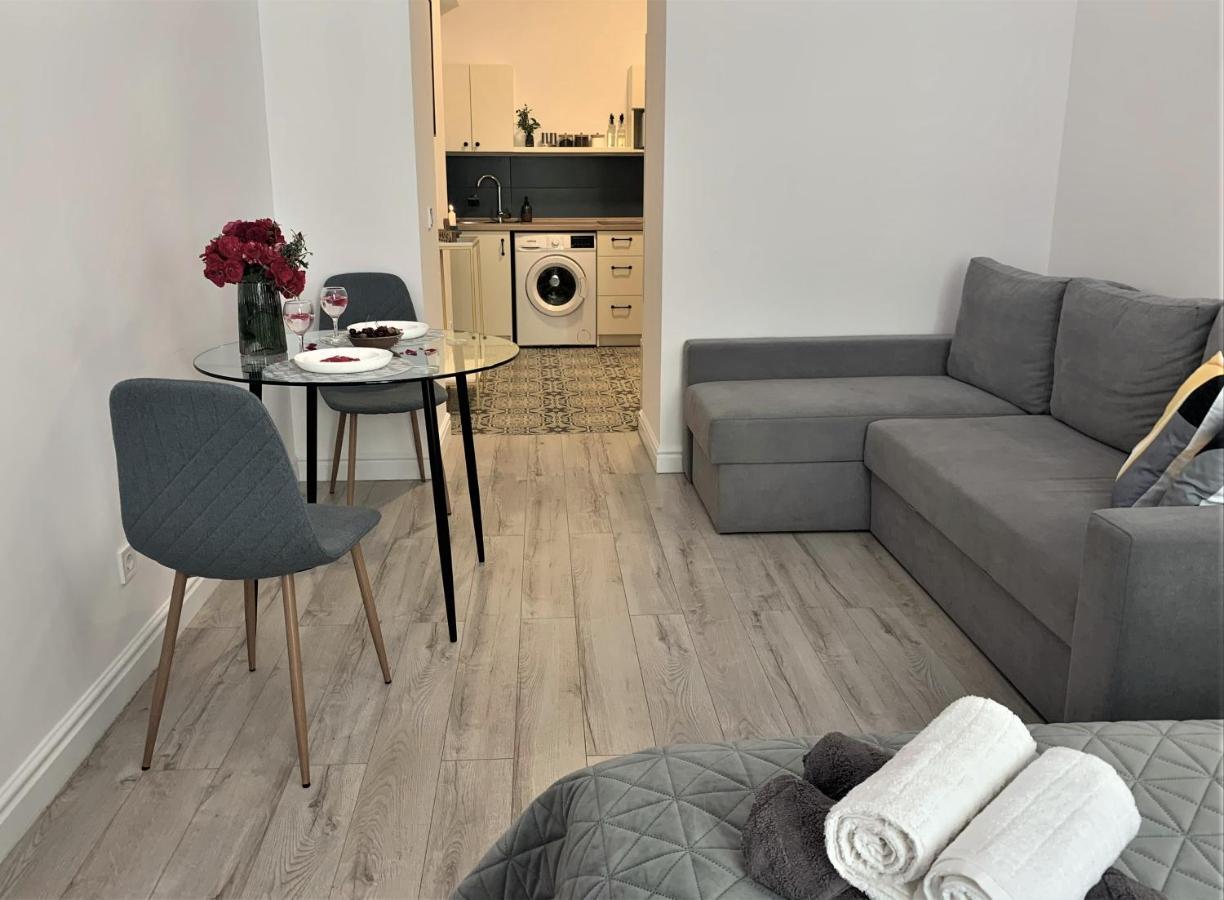 Iris Apartment On Popovich Львов Экстерьер фото