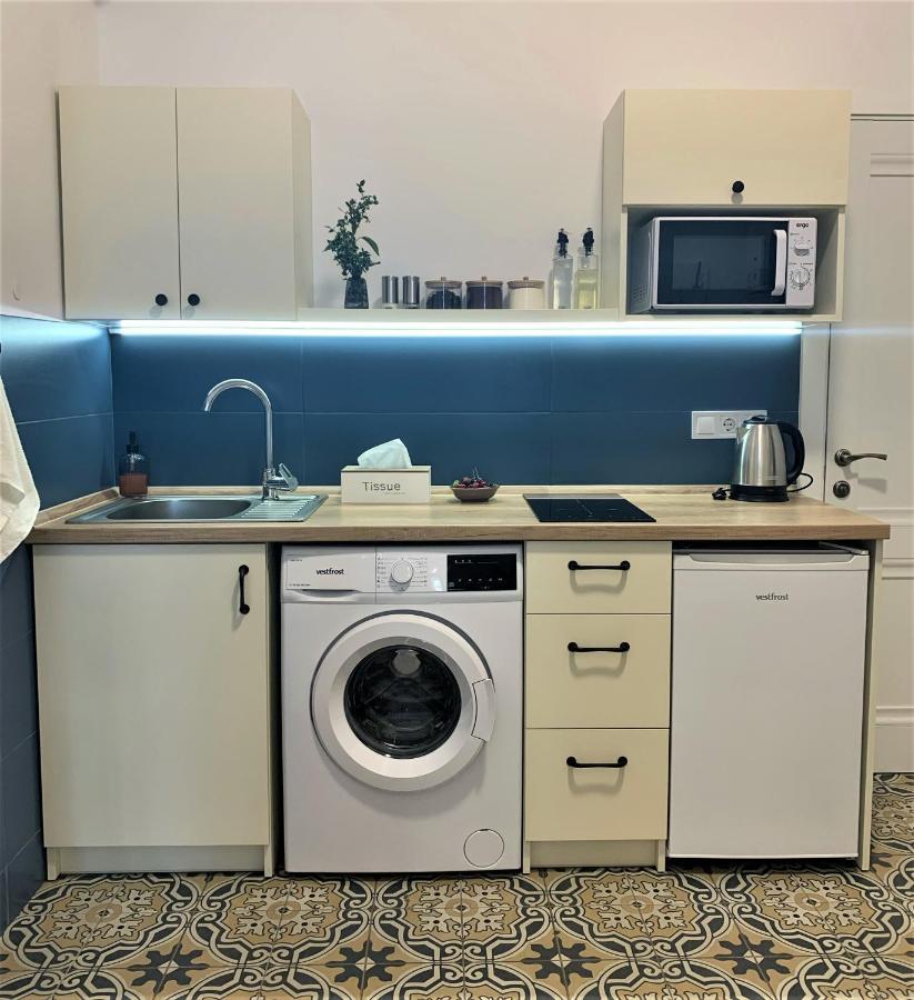 Iris Apartment On Popovich Львов Экстерьер фото