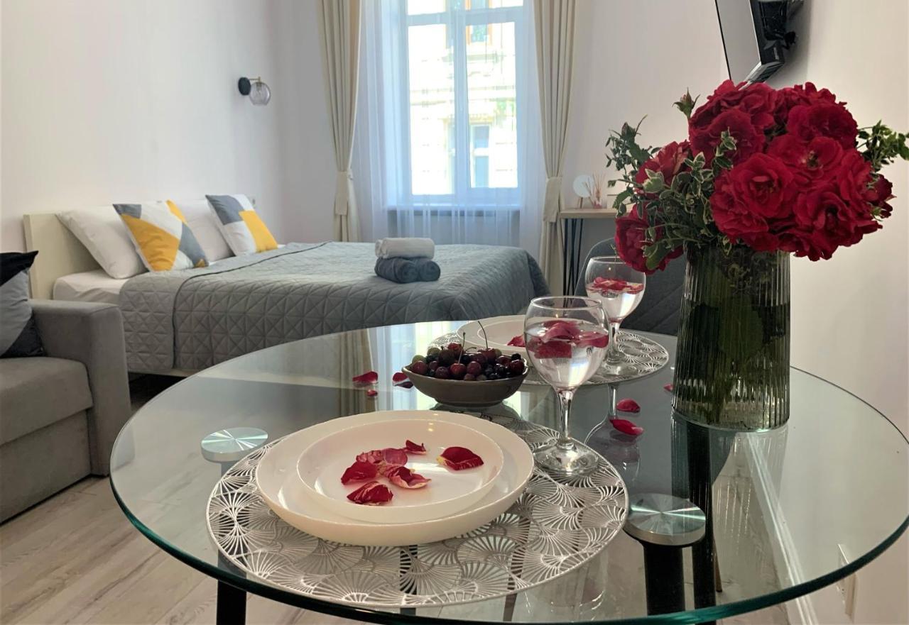 Iris Apartment On Popovich Львов Экстерьер фото