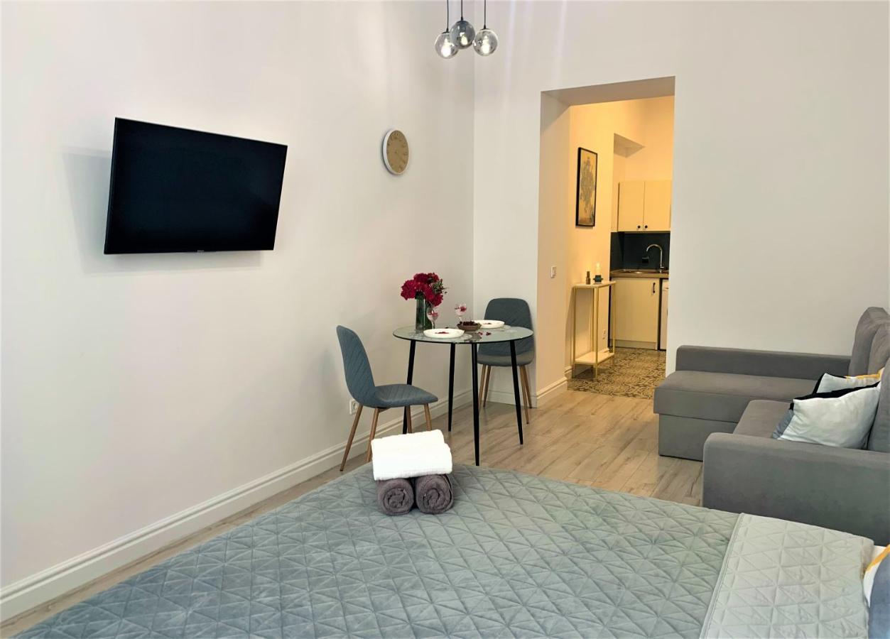 Iris Apartment On Popovich Львов Экстерьер фото